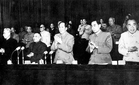 中共八大二次会议主席台的图片 中共八大二次会议主席台,社会主义建设在探索中曲折发展,