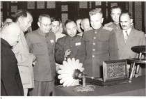 1954年9月19日毛泽东主席会见保加利亚人民军迪亚科夫中将