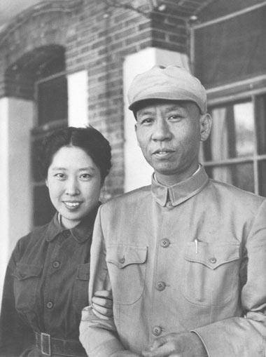 刘少奇与王光美1949年摄于北京香山